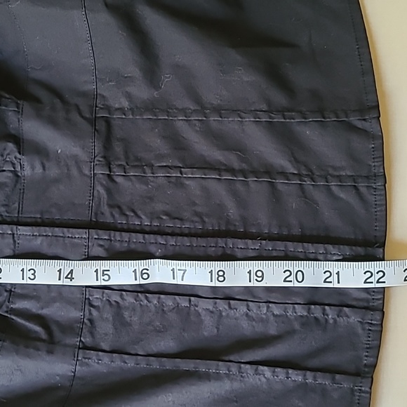 Black sleeveless blouse with snap closures. Size small - Picture 7 of 8